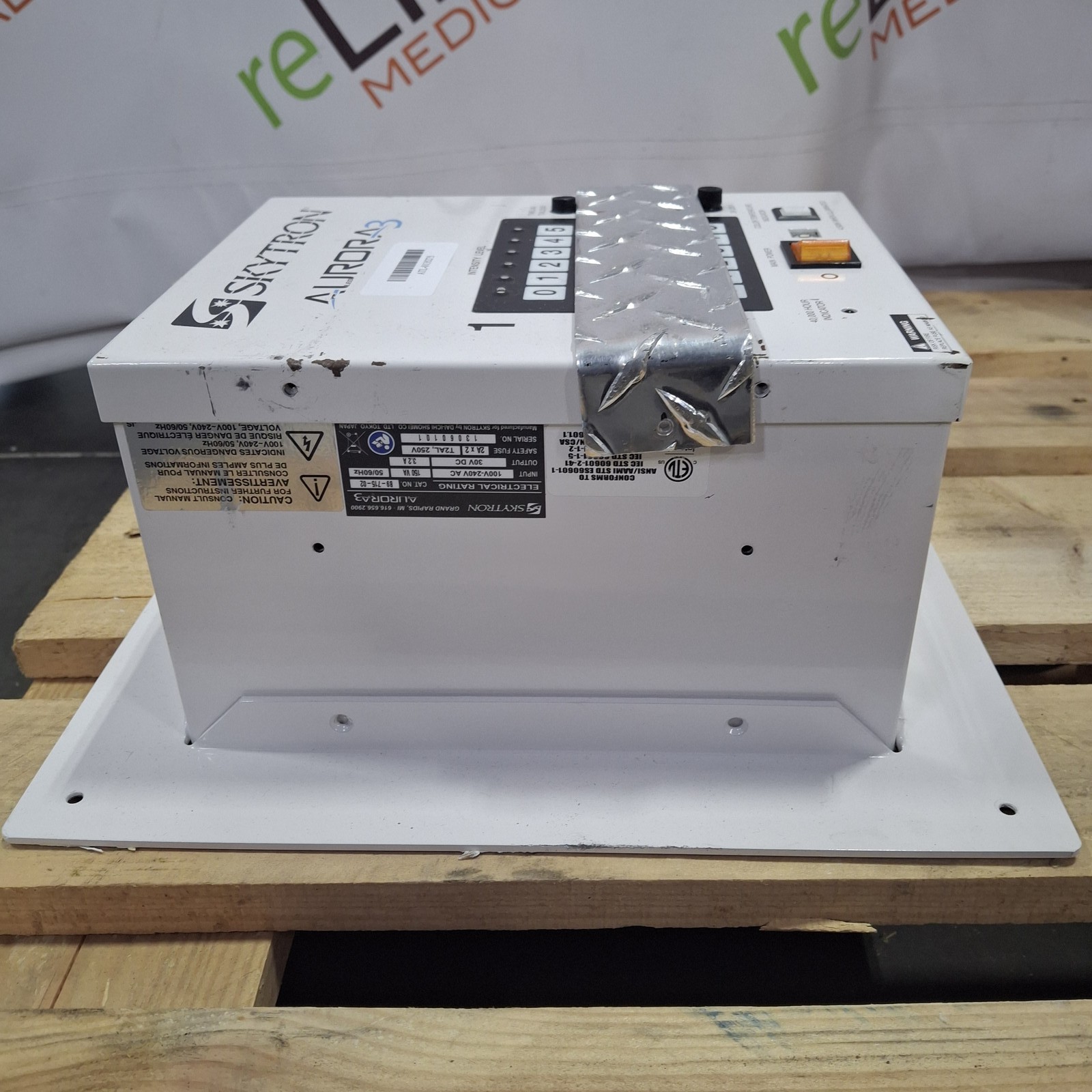 Skytron Aurora III Surgical Light