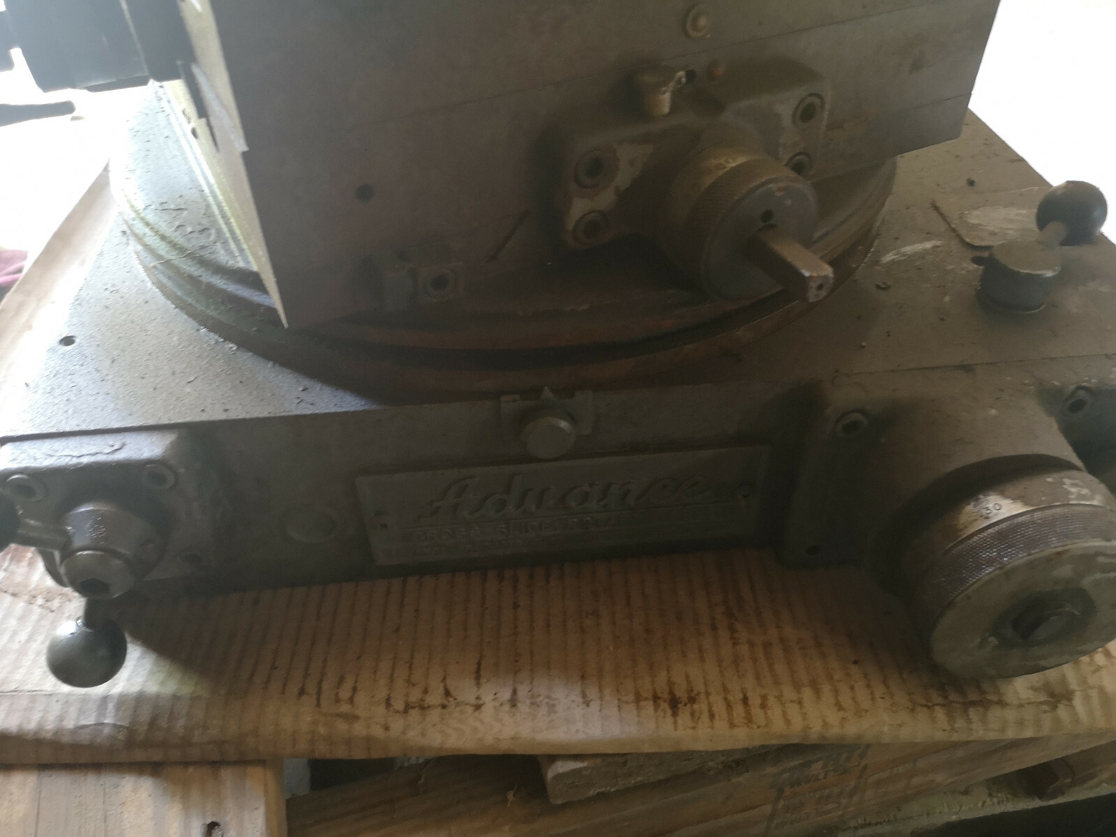 Advance 11x11 crossfeed table rotary so 3 axis table 301