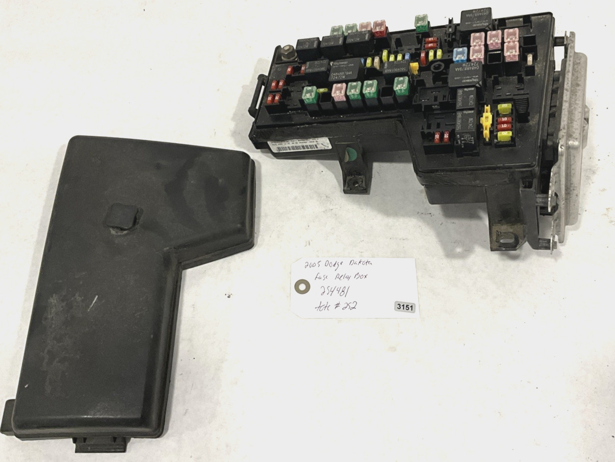 2005 Dodge Dakota Fuse Relay Box 56049678AJ Tested OEM Power Distribution
