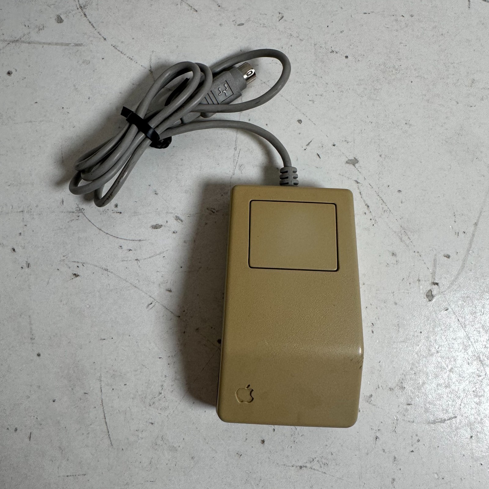 Vintage Apple Desktop Bus Mouse G5431 Beige Retro One-Button Mechanical Mouse