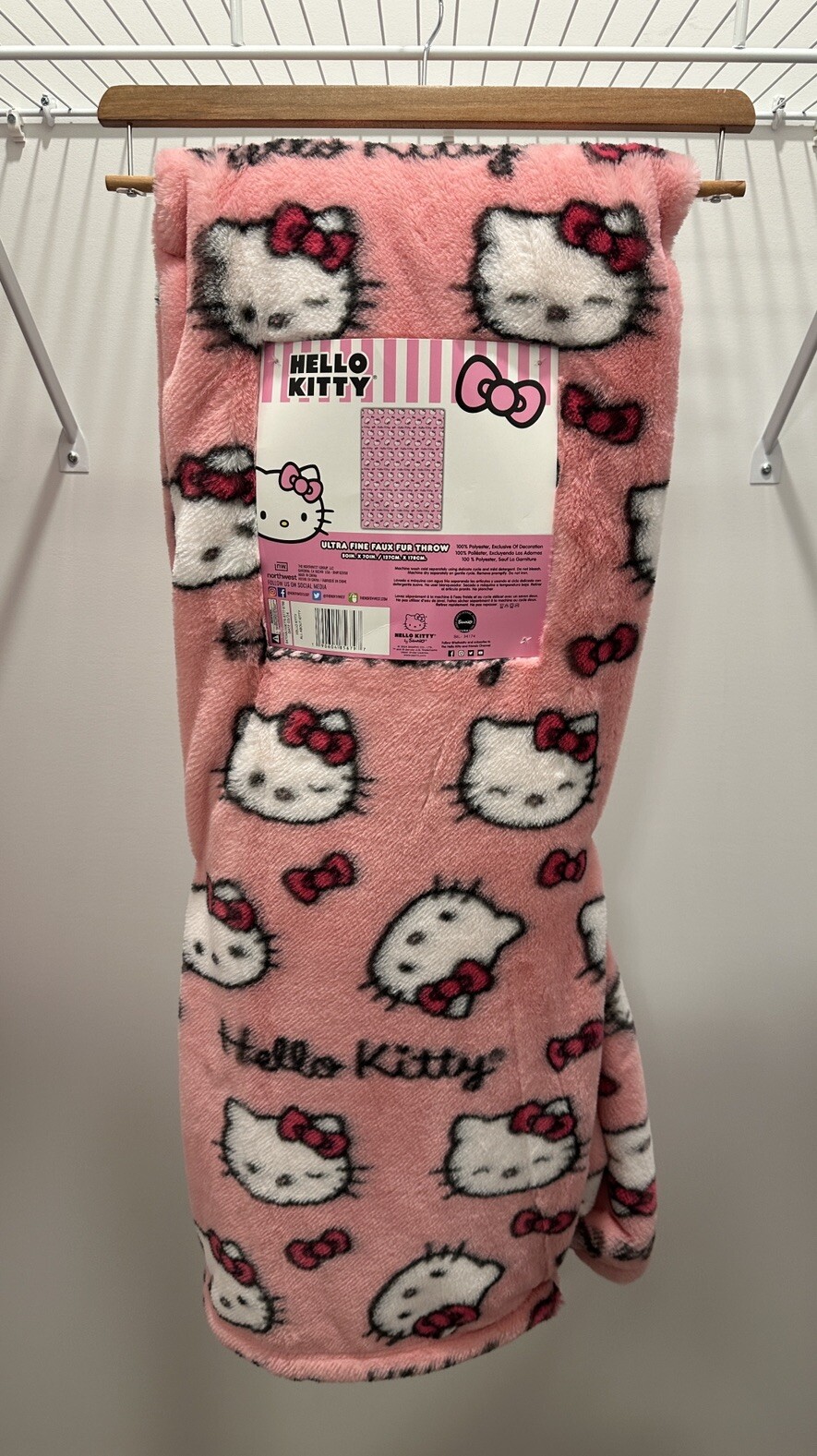 NEW RARE Hello Kitty Ultra Fine Faux Fur Throw Blanket 50” x 70” Pink Viral