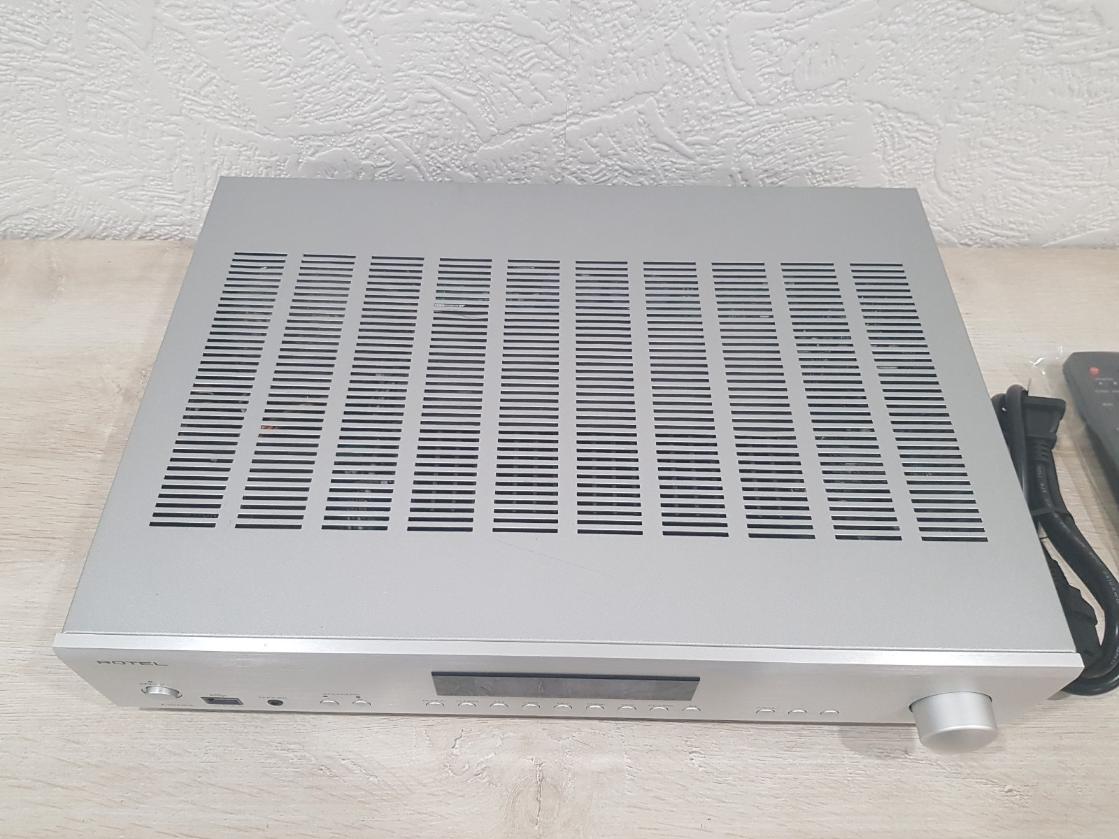 Rotel - A12MKII 60W 2-Ch Integrated Stereo Amplifier - Silver