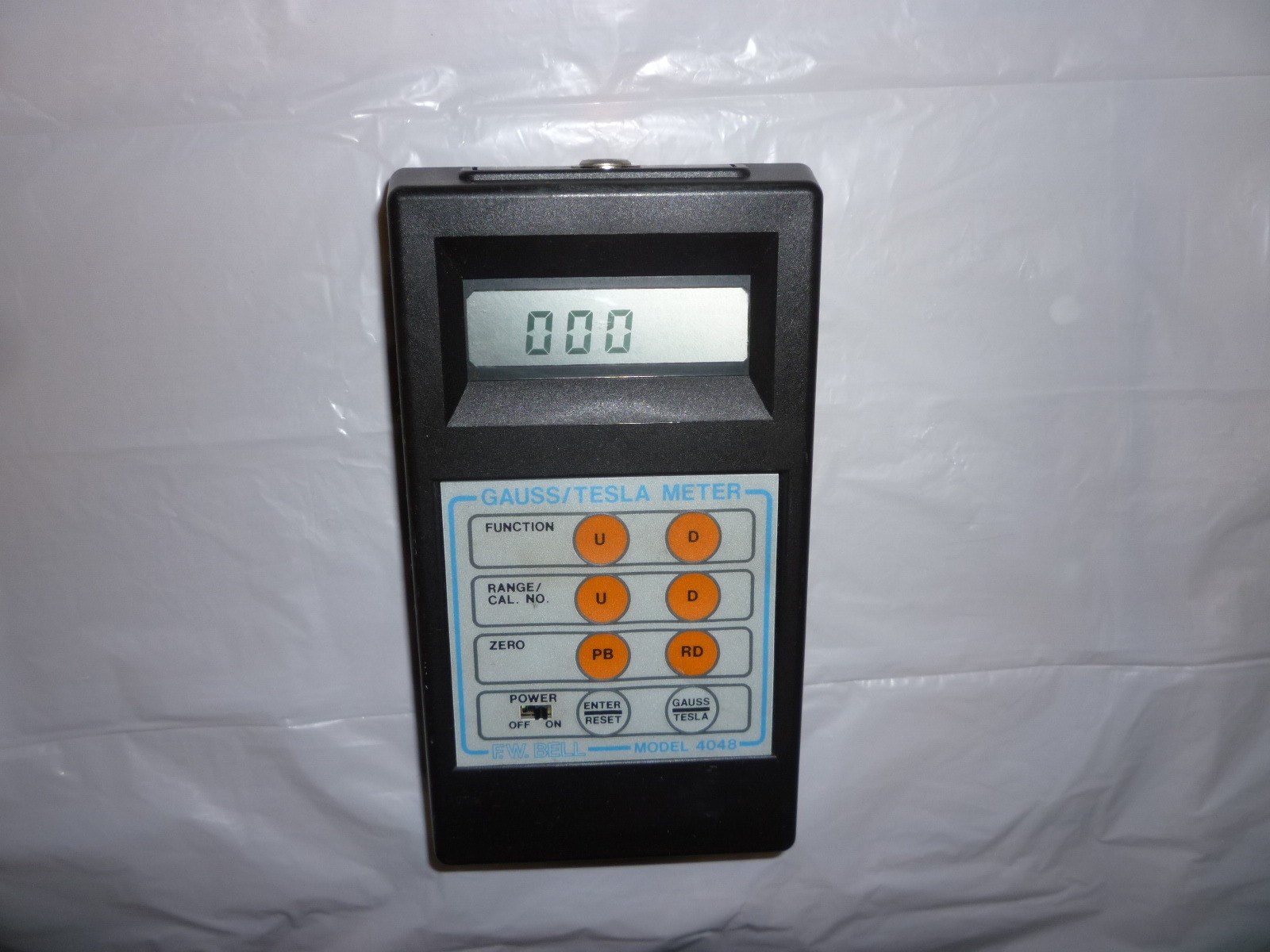 F.W. BELL MODEL 4048 GAUSS/TELSA METER