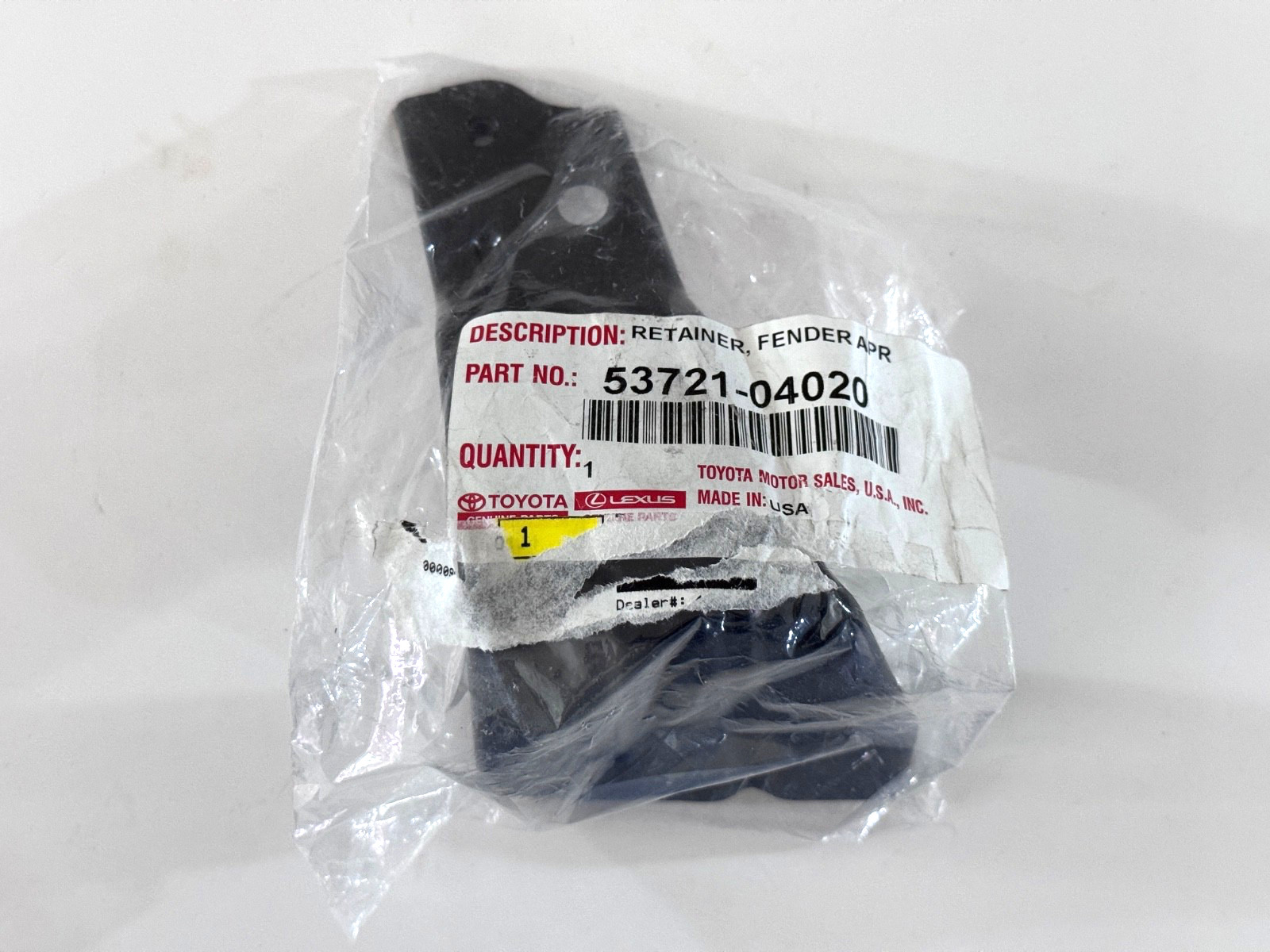OEM l 2015-2022 TOYOTA TACOMA SIDE APRON WING RETAINER RH 53721-04020