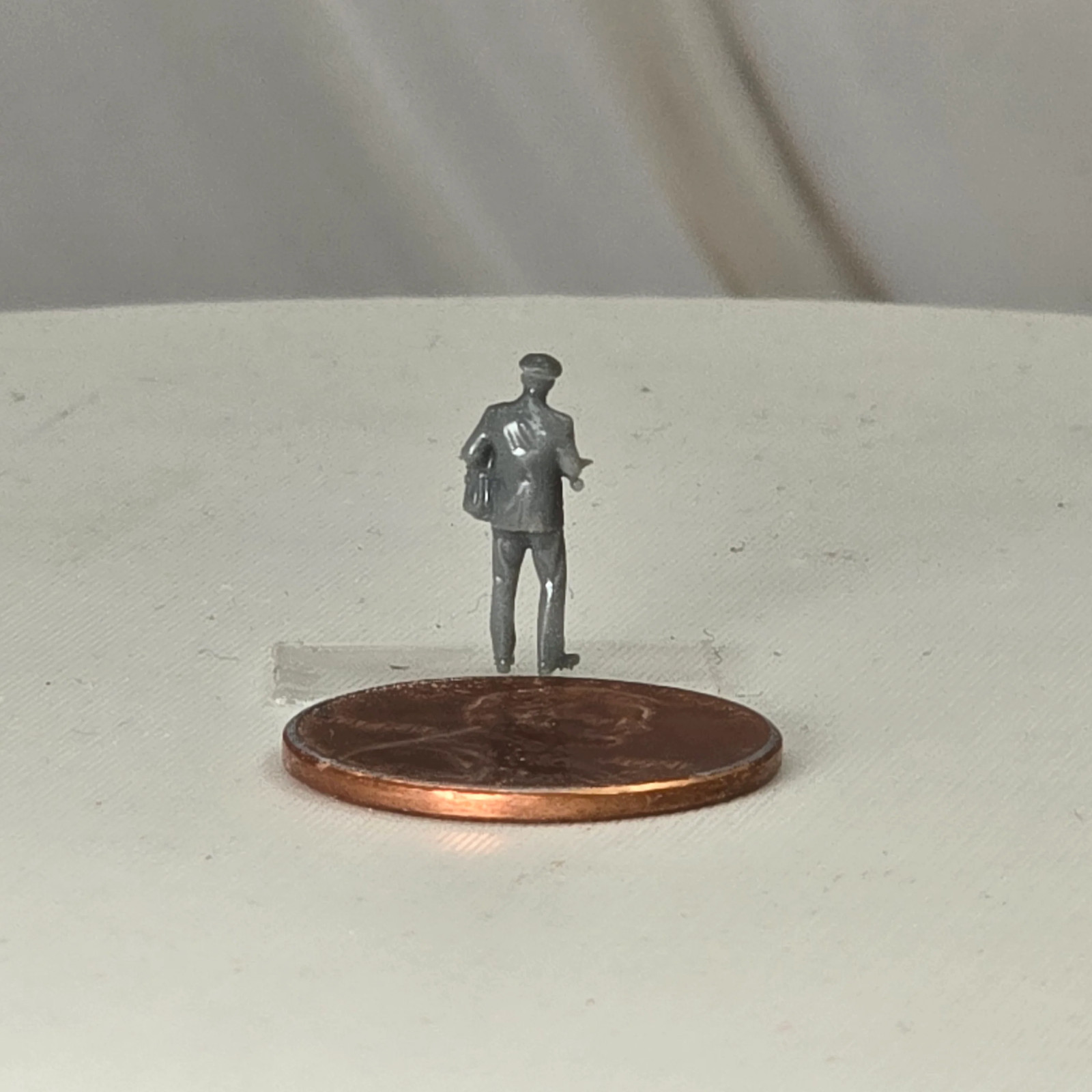 N Scale Postman with Mailbag – Delivery Figure people