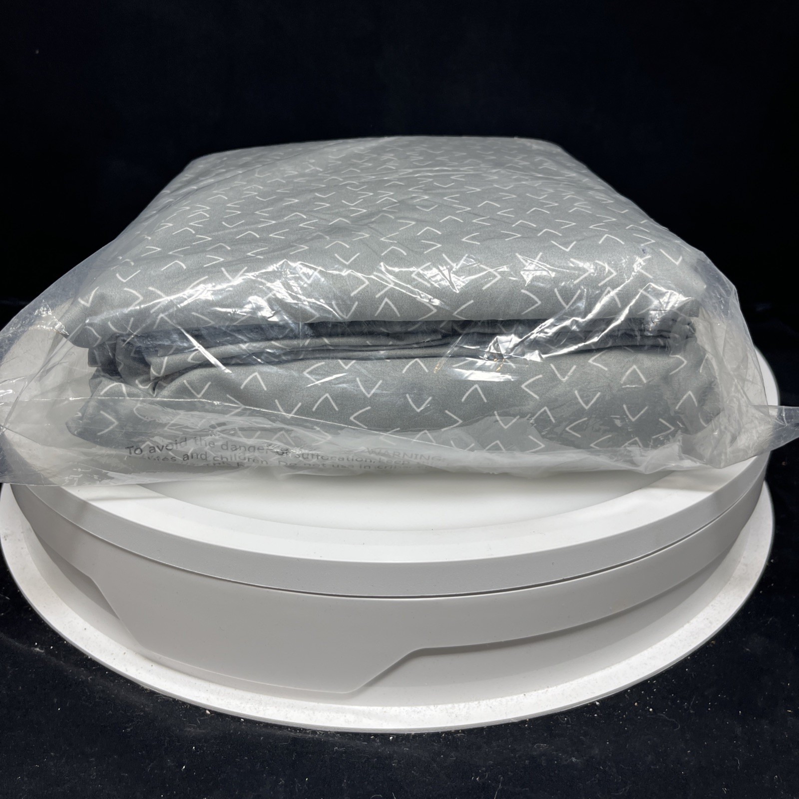 Amazon Basics Soft, Breathable, Wrinkle-Free Brushed King, Dark Gray/White