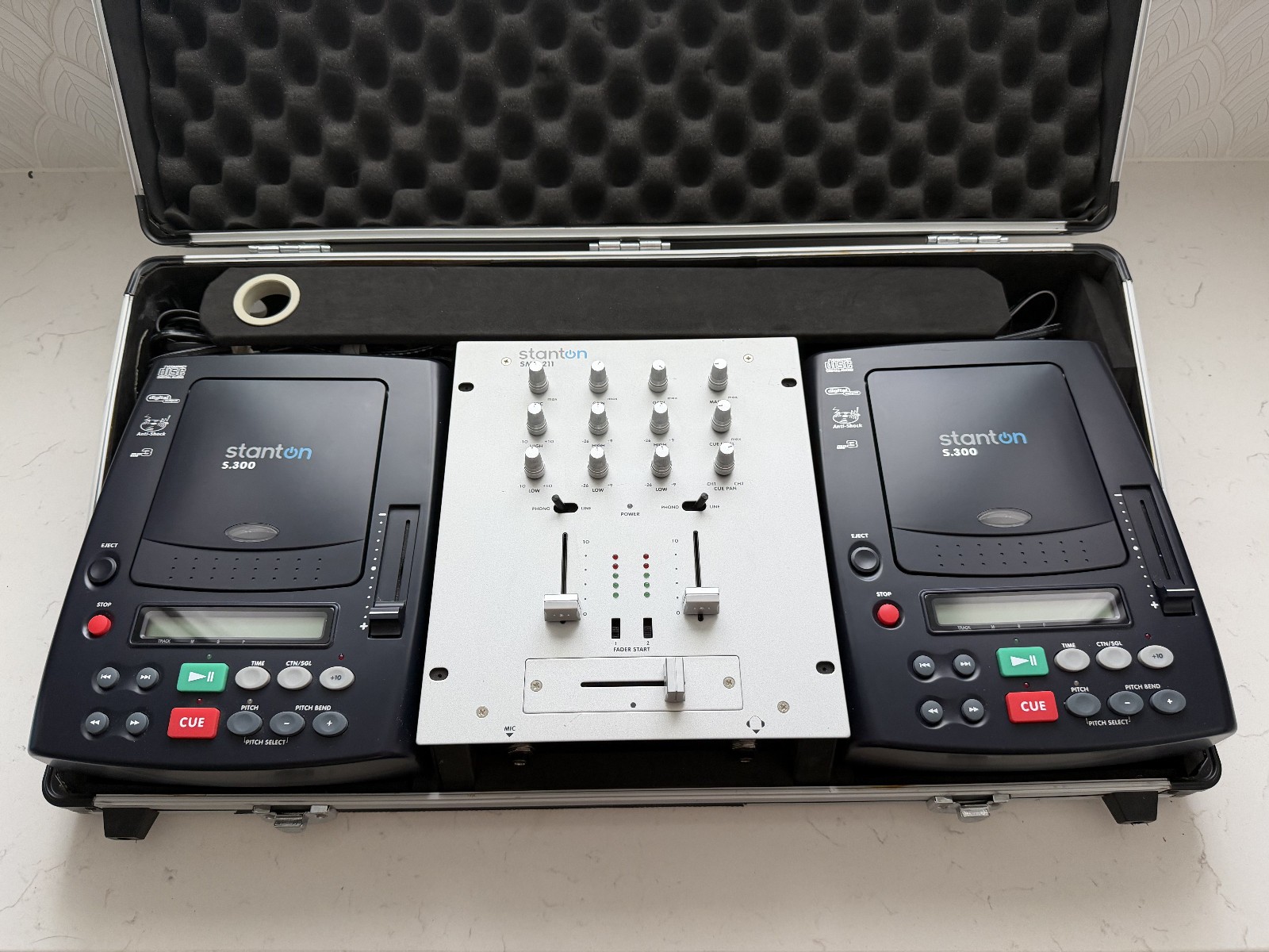 Stanton S-300 CD Player x2 SMX-211 DJ Mixer Set Hard Case Tested Working