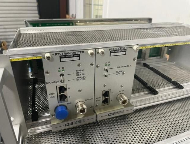 DANIELS RF 419.52500 RECEIVER FREQUENCY SR-39-1 RADIO TRANSMITTER 428.42500