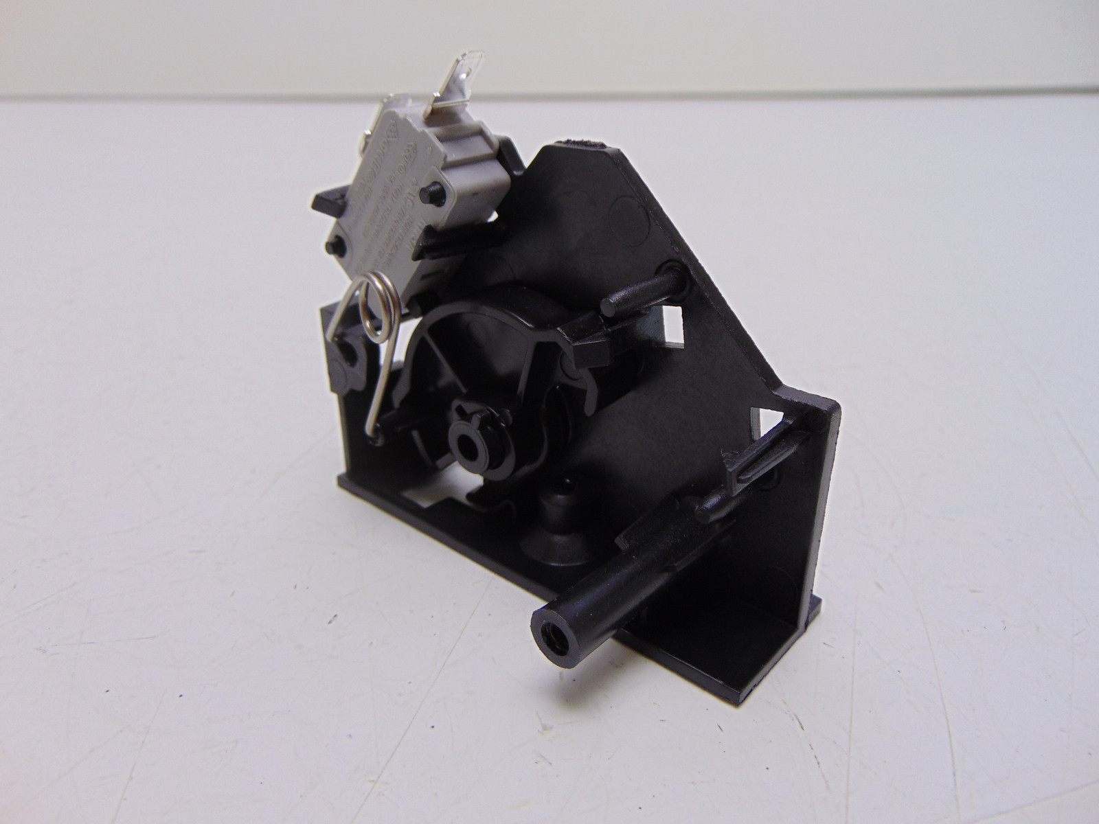 Frigidaire FMOS1846BSA Switch Bracket Upper