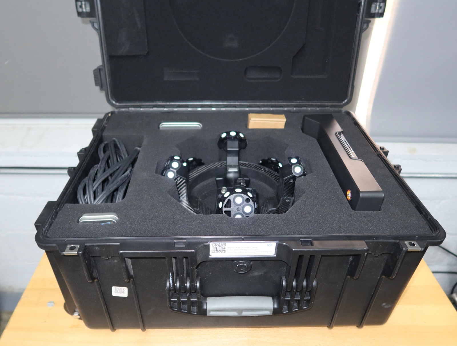 SCANTECH TrackScan Sharp Optical 3D Scanner – Laser Scanner – Great Condition