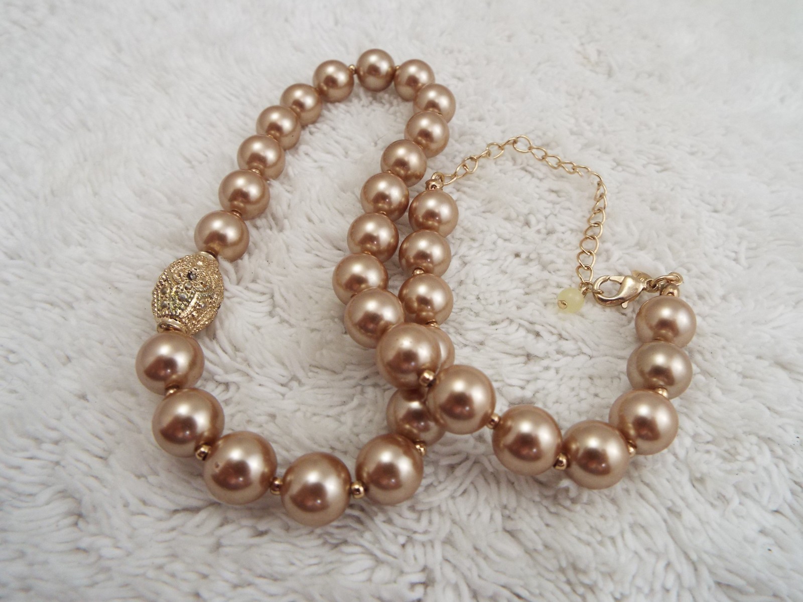 AVON Champagne Bead Necklace (B29)