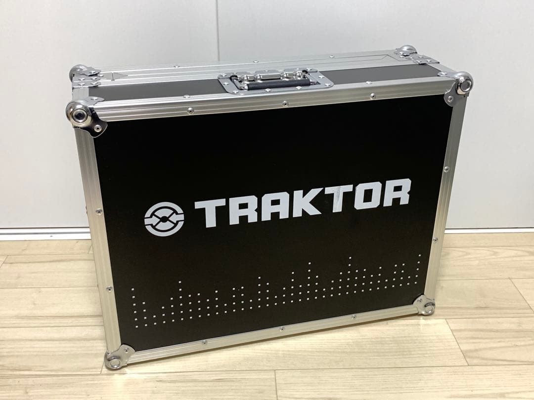 Native Instruments Traktor Kontrol S4 DJ Controller Midi Turntable With case