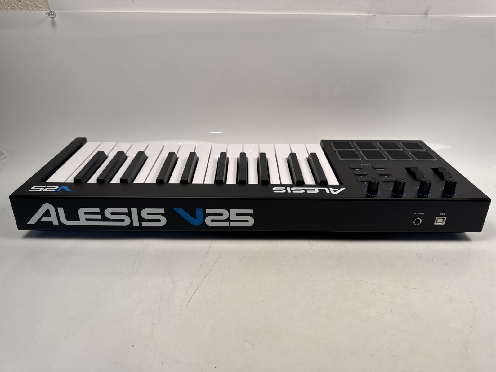 Alesis V25 25-Key USB-MIDI Keyboard Controller w/ USB Cable Working