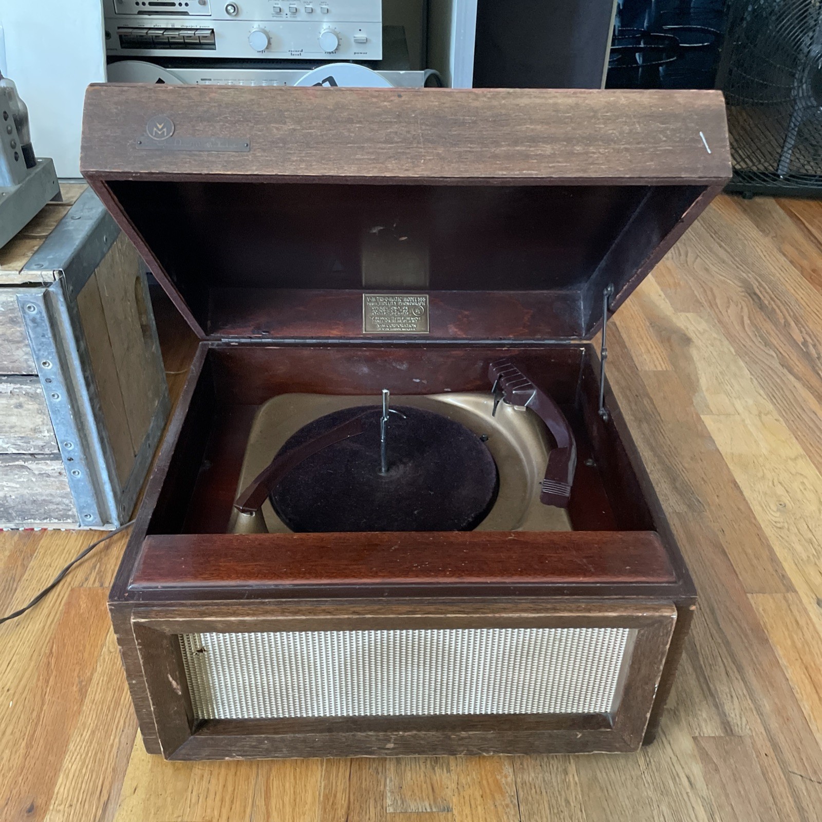 Vtg V-M Voice of Music Mod. 555 Record Player Tri-o-matic AS-IS PARTS OR REPAIR