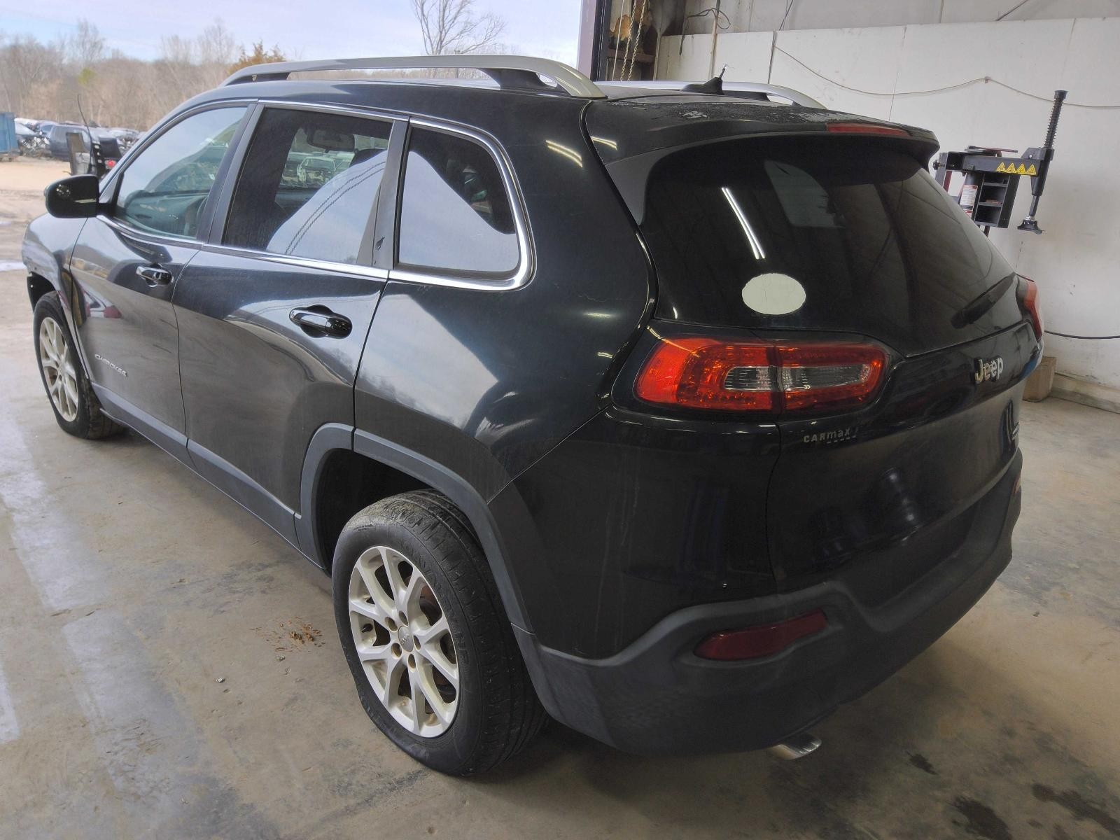 Used Battery Tray fits: 2014 Jeep Cherokee Grade A