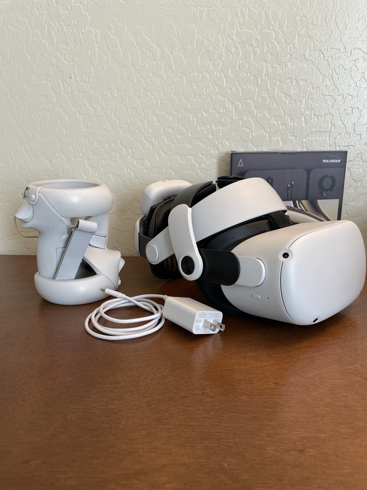 Meta Quest 2 VR Headset 128GB w/ Controllers/Strap/Case/Upgrades - Excellent