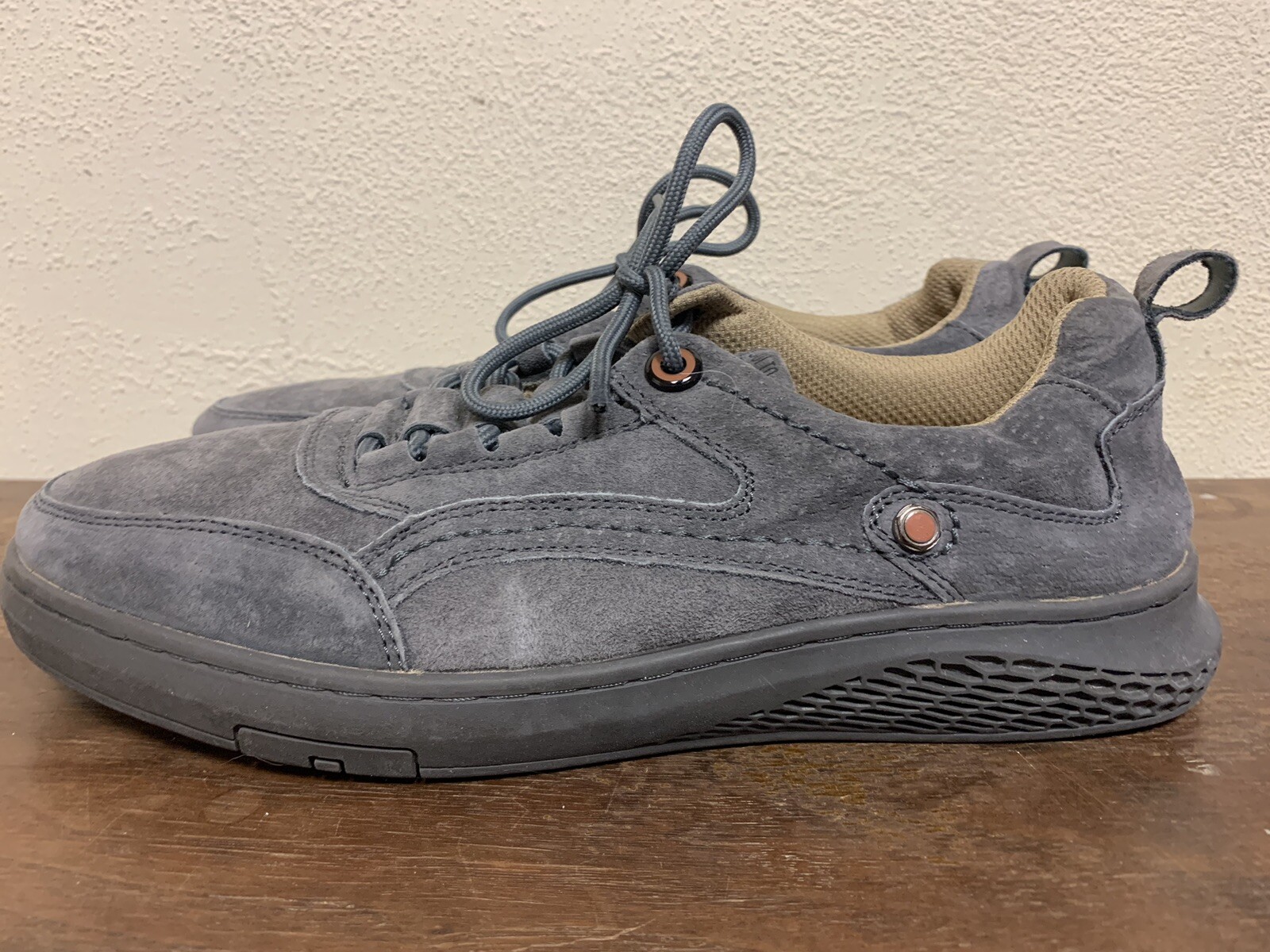 1987 Women’s Grey Genuine Suede Sneaker Size US 8.5