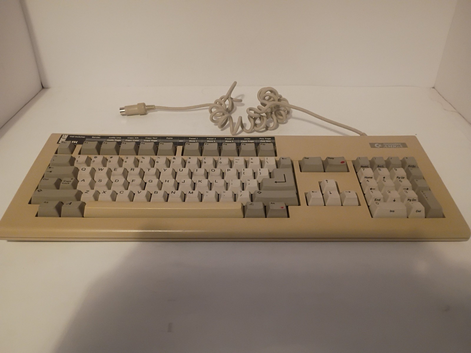 Commodore Amiga Computer Keyboard KKQ-E94YC -2000/3000 - Clean Untested