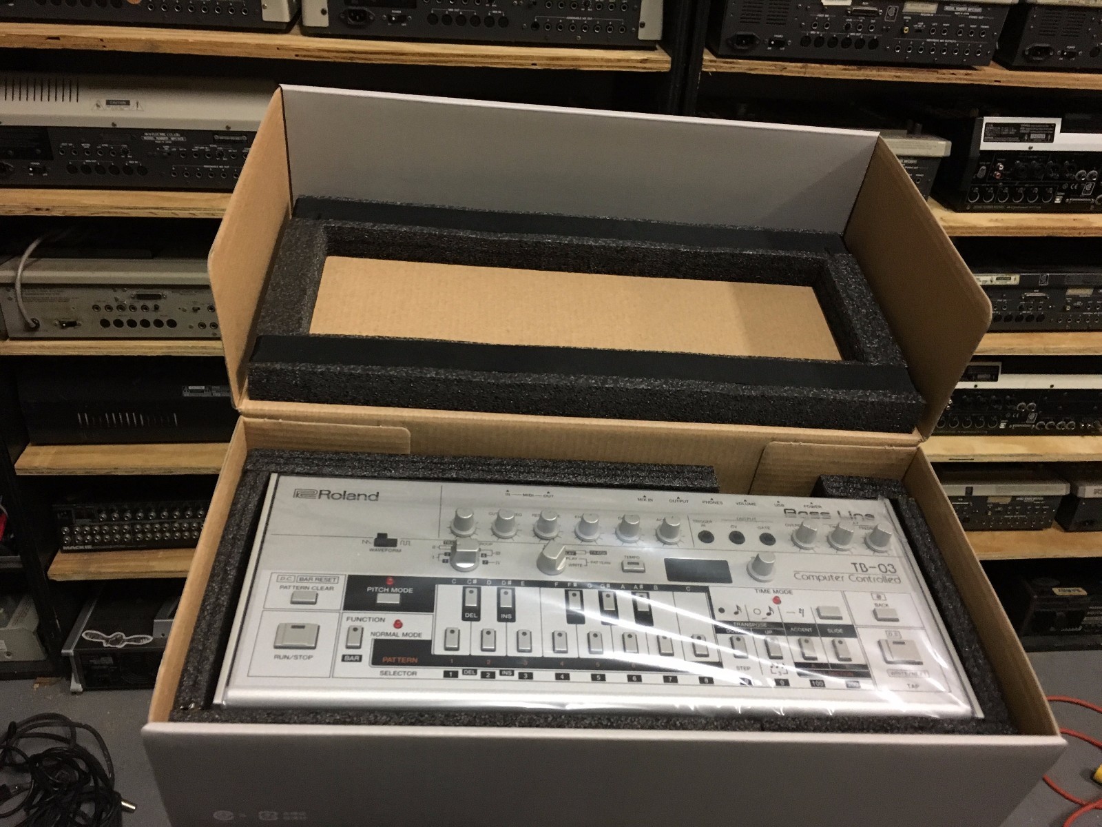 Roland TB-03 Boutique Bass Line Synthesizer of TB-303 ,New in box  //ARMENS//