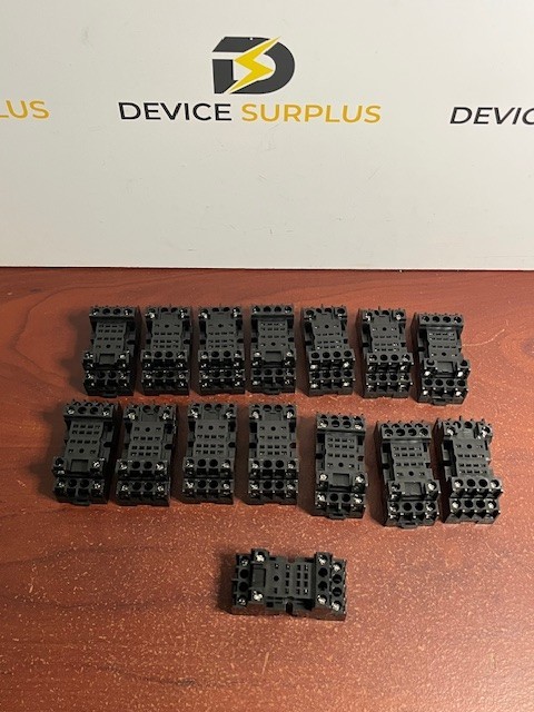 (15) IDEC SM2S-05C Relay Socket, 10A 300V, 2 Pole, LOT OF 15 New