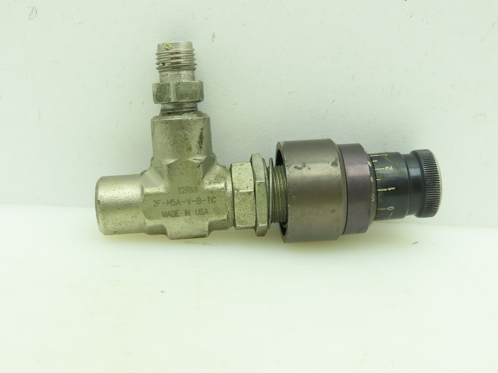 Parker Right Angle Metering /Shut-Off Valve 250 PSI  1/8" NPT