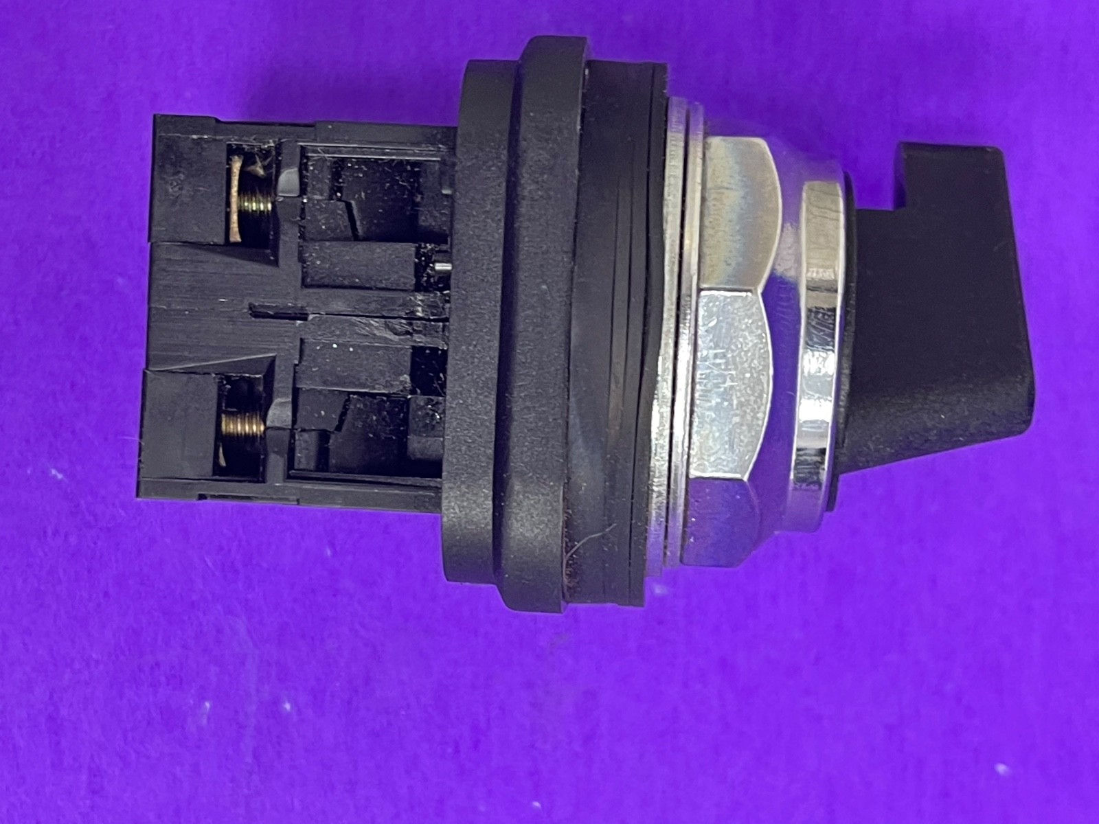 Telemecanique XB3BJ33 Selector Switch 3 Position, 2 NO