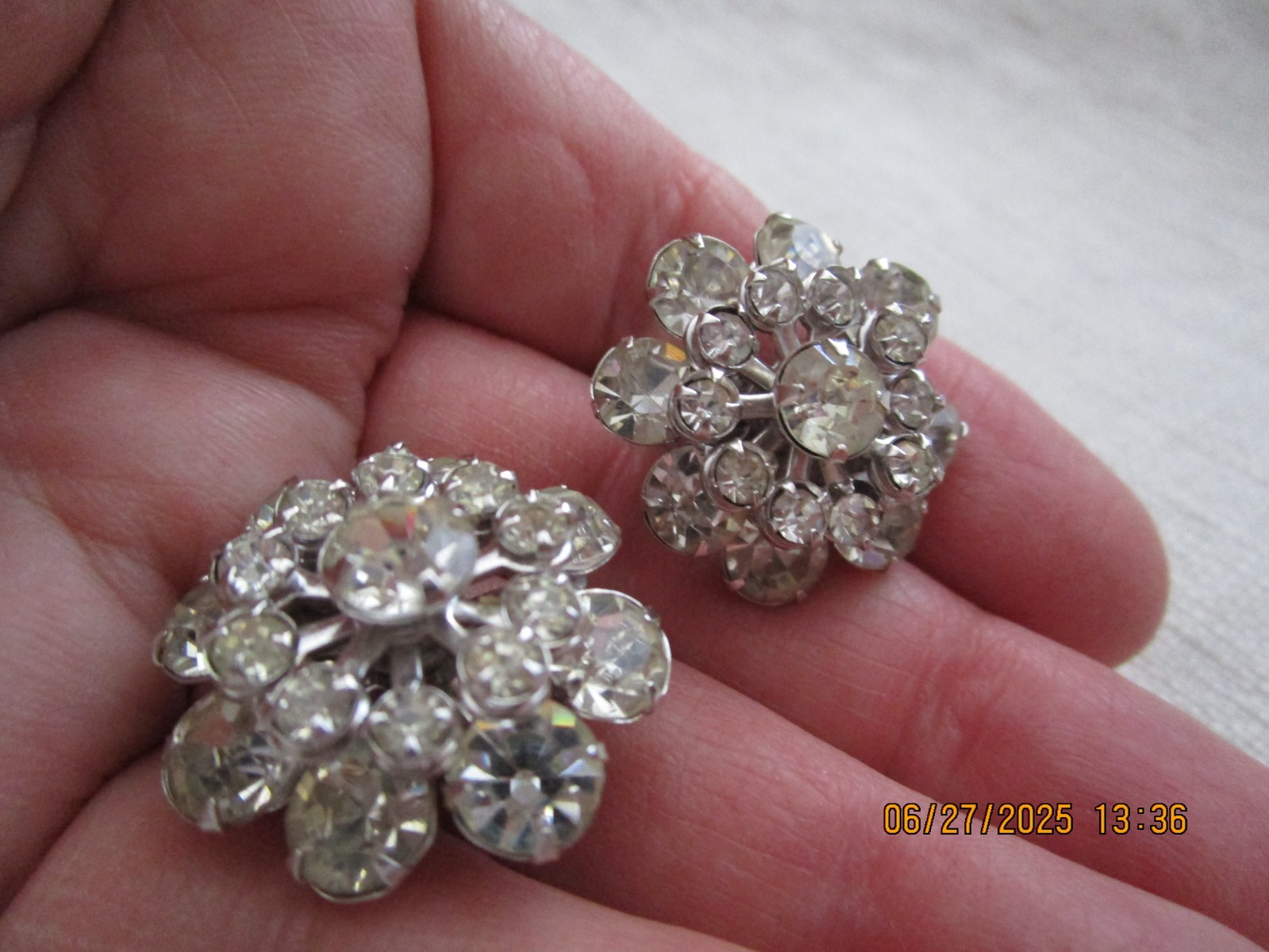 VTG 3 layer Clear Round Rhinestone Clip Earrings. riveted/prong set JL25-2