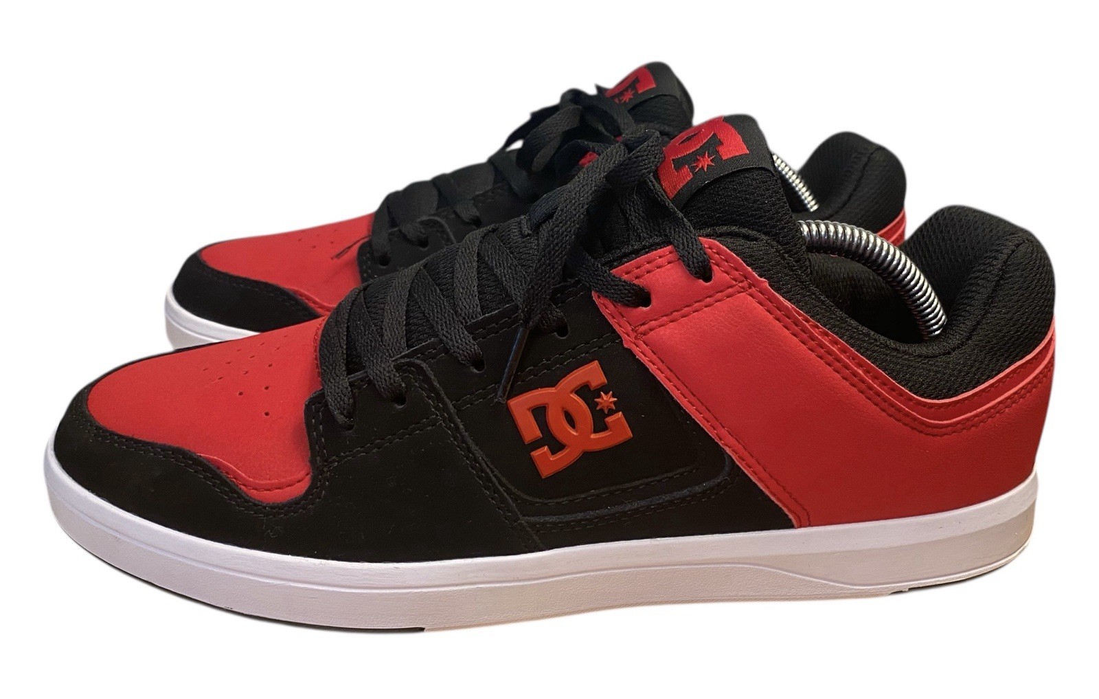 Size 10.5 DG Men's Cure Casual Low Top Skate Shoes Sneakers Black/Red ADYS400073