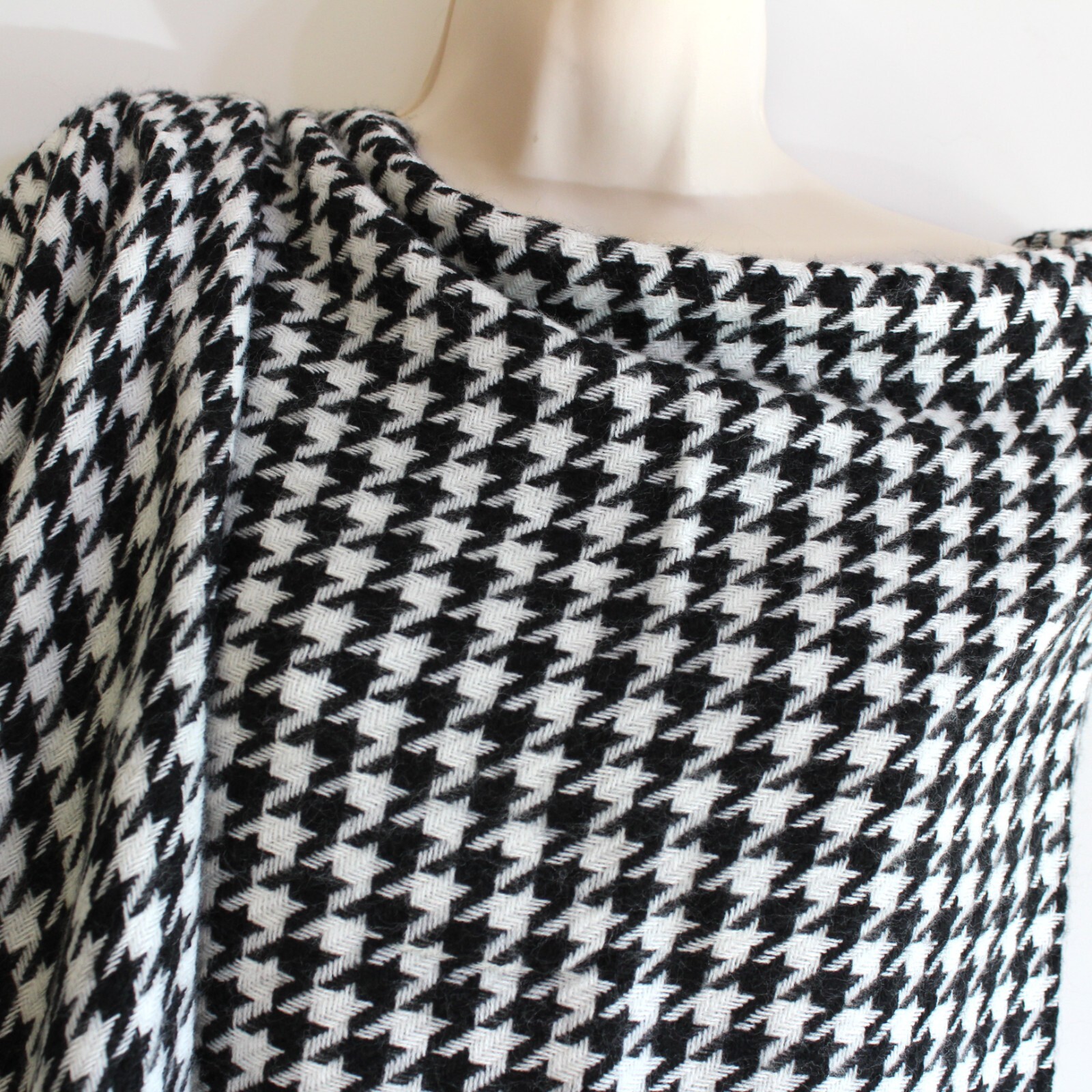 Twig & Arrow Women's Scarf One Size Black White Houndstooth Blanket Wrap Shawl