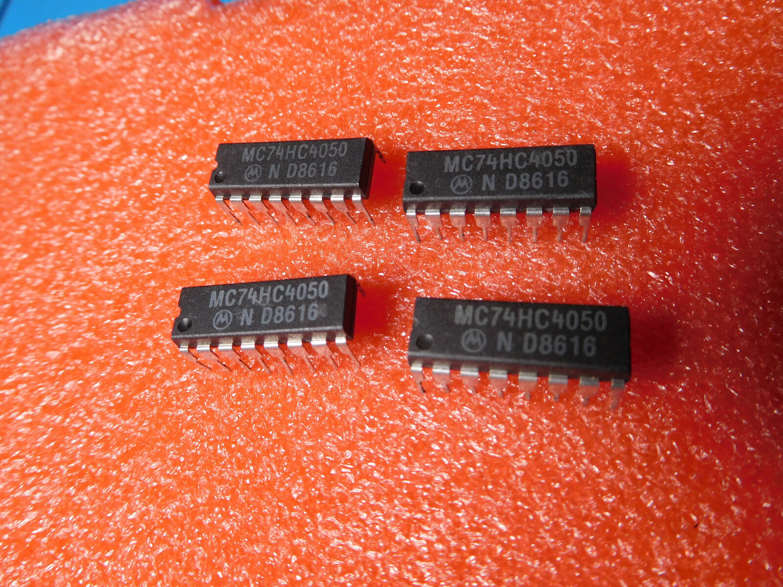 Lot of 4: Motorola MC74HC4050 (like CD4050) DIP IC - NOS. USA Seller, fast ship!