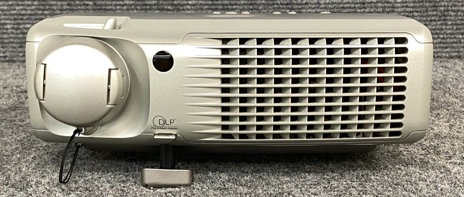 Dell 4100MP Portable DLP Front Projector w/ Hardshell Case, Power Cable & Remote