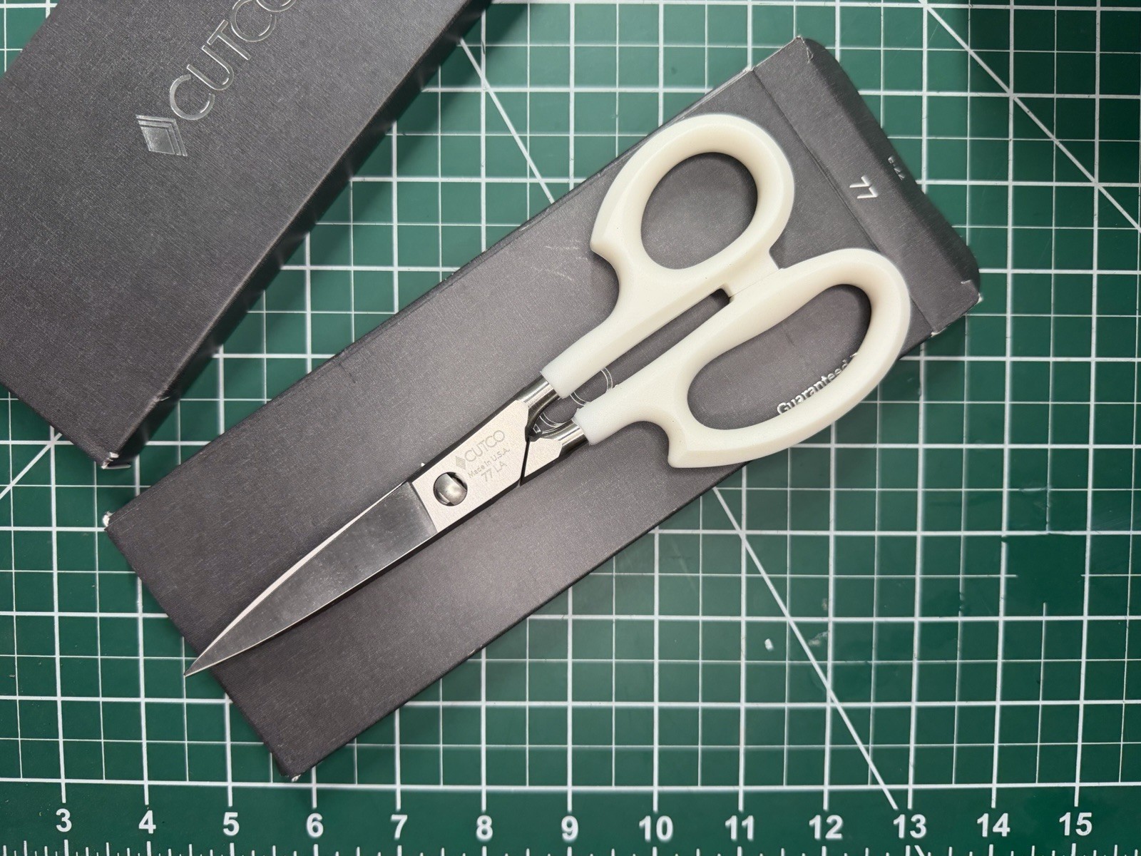 Cutco Pearl White  Kitchen Scissors, Take Apart Shears #77. Brand New In Box!!