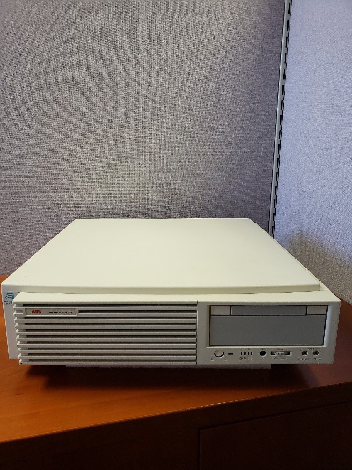 HP B132L (A4190A) Workstation w/ 2GB Drive, 256MB Memory,  3.3V EISA backplane