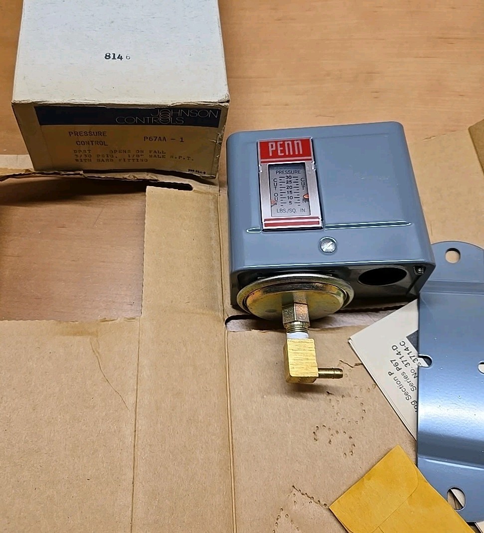 NEW IN BOX PENN - P67AA-1 - PRESSURE CONTROL - DPST 3-30 PSI - 120/240 V  bmc 86