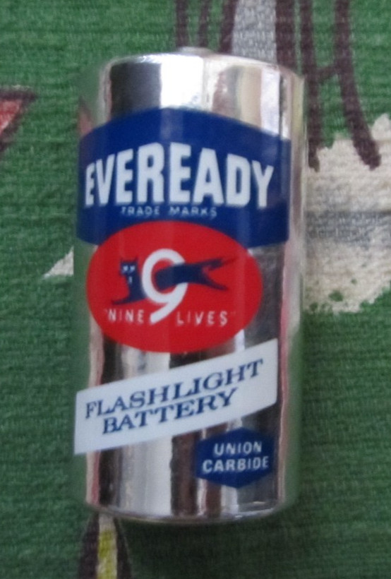 Vintage Eveready Nine lives Flashlight battery, Union Carbide C cell
