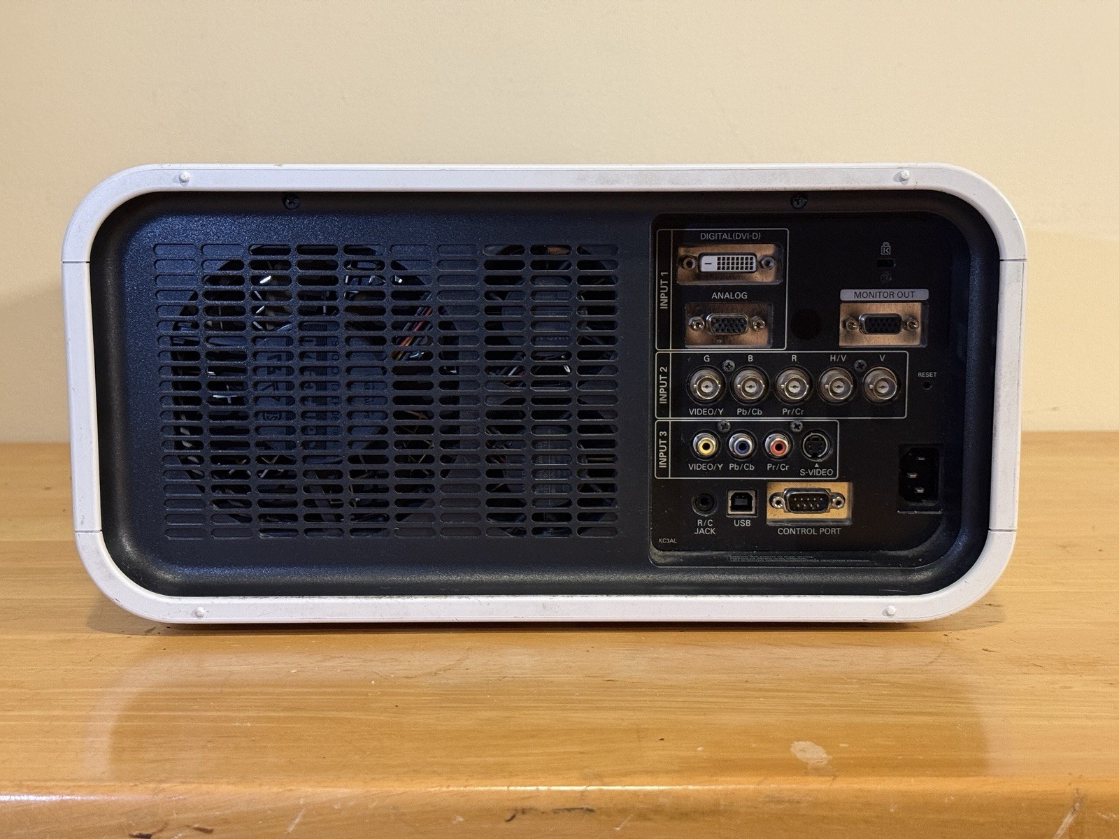 SANYO PLC-XP100L PROxtrax LCD Projector w/ Lens