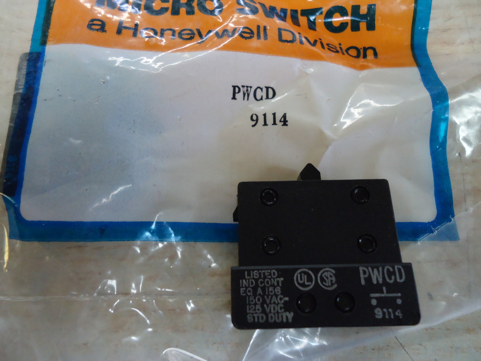 PWCD9114 Micro switch by Honeywell  "New" (lot of four) PWCD 9114