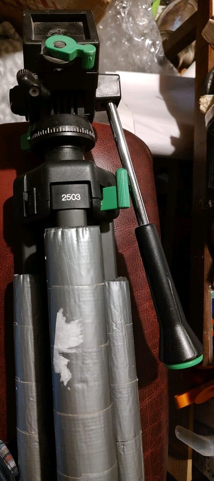 Cullmann #2503 Adjustable Tilt Head Camera Tripod