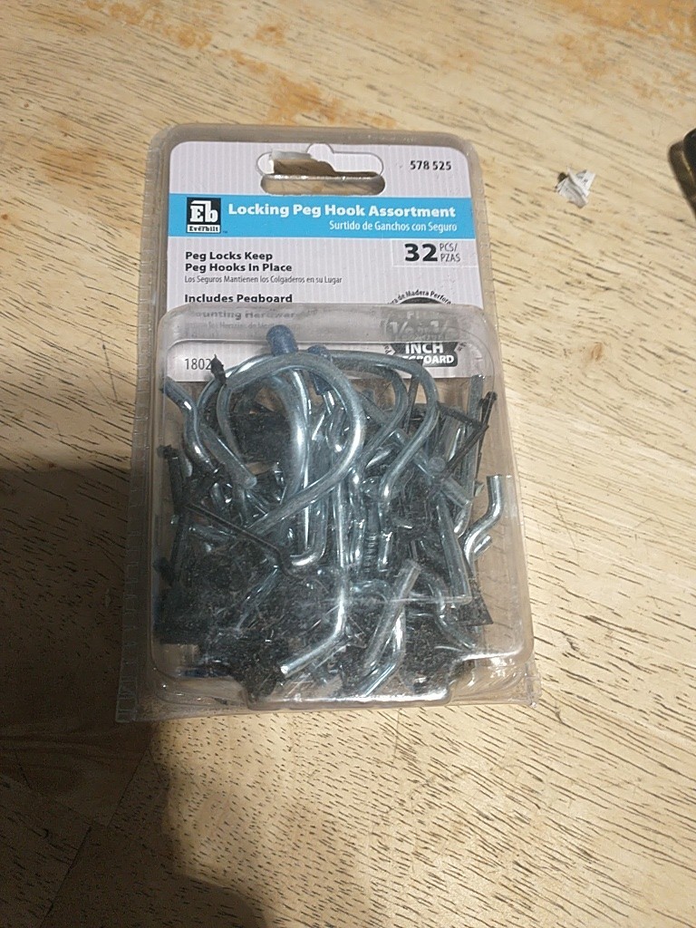 Everbilt Locking Peg Hook Assortment 1/8 & 1/4 Pegboard 32 Pcs Mounting Hardware