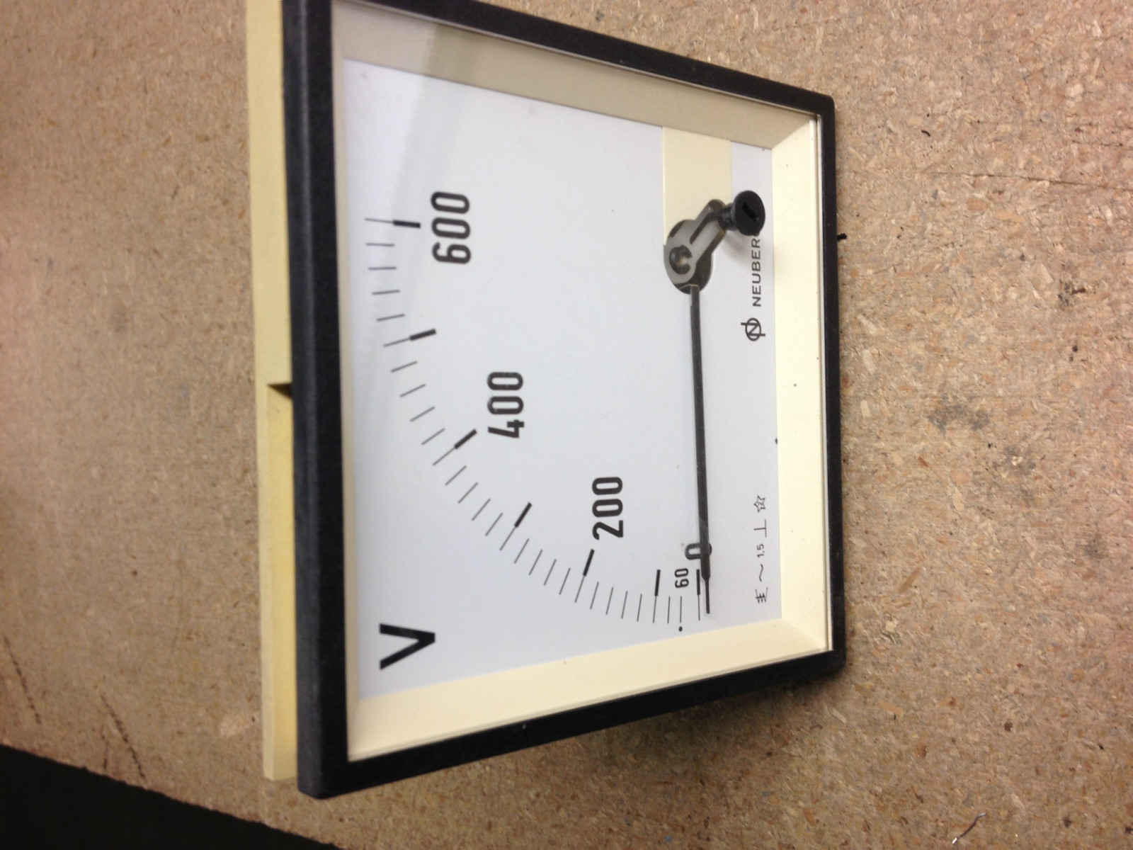 Neuberger Volt Meter 600V