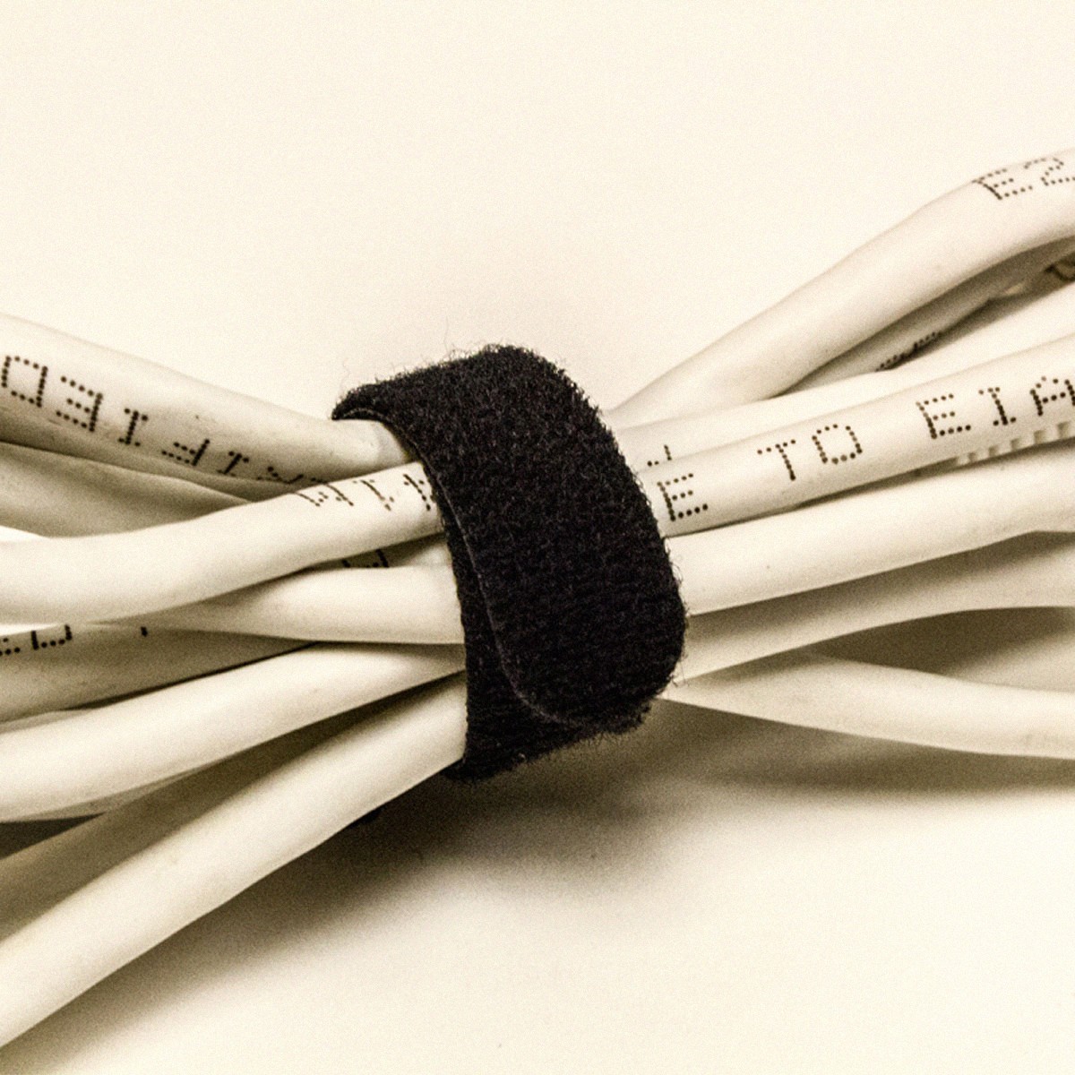 6 Inch Hook and Loop Reusable Strap Cable Cord Wire Ties 100 Pack Black