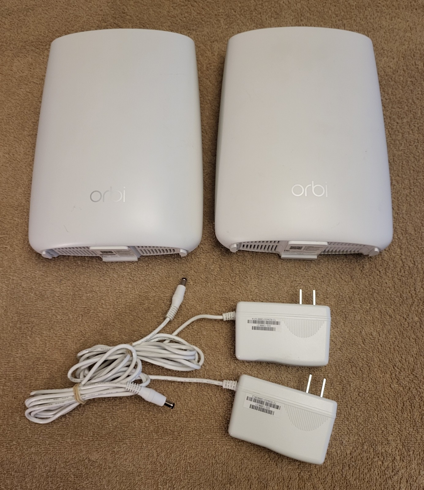 Netgear Orbi Tri-Band WiFi Mesh Router RBR50 + Satellite RBS50 Bundle