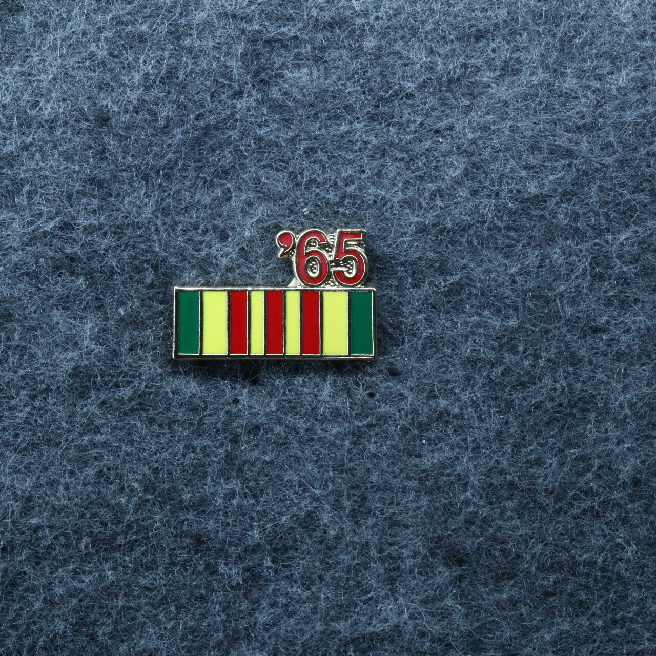 Military Hat Pin: 1965 Vietnam Service Ribbon [7/8"]