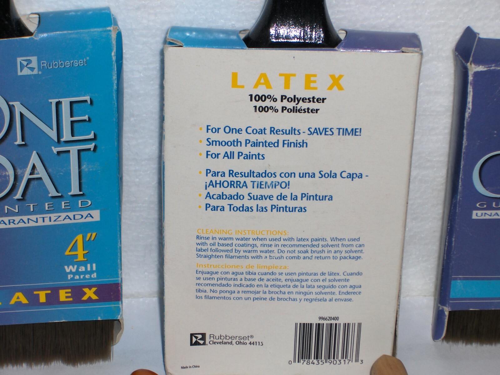 Assorted sizes of paint brushes