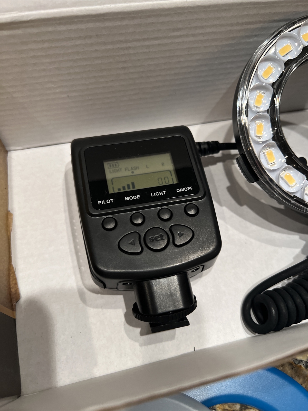 Bolt VM-160 LED Macro Ring Light With Adapter Rings Diffusers