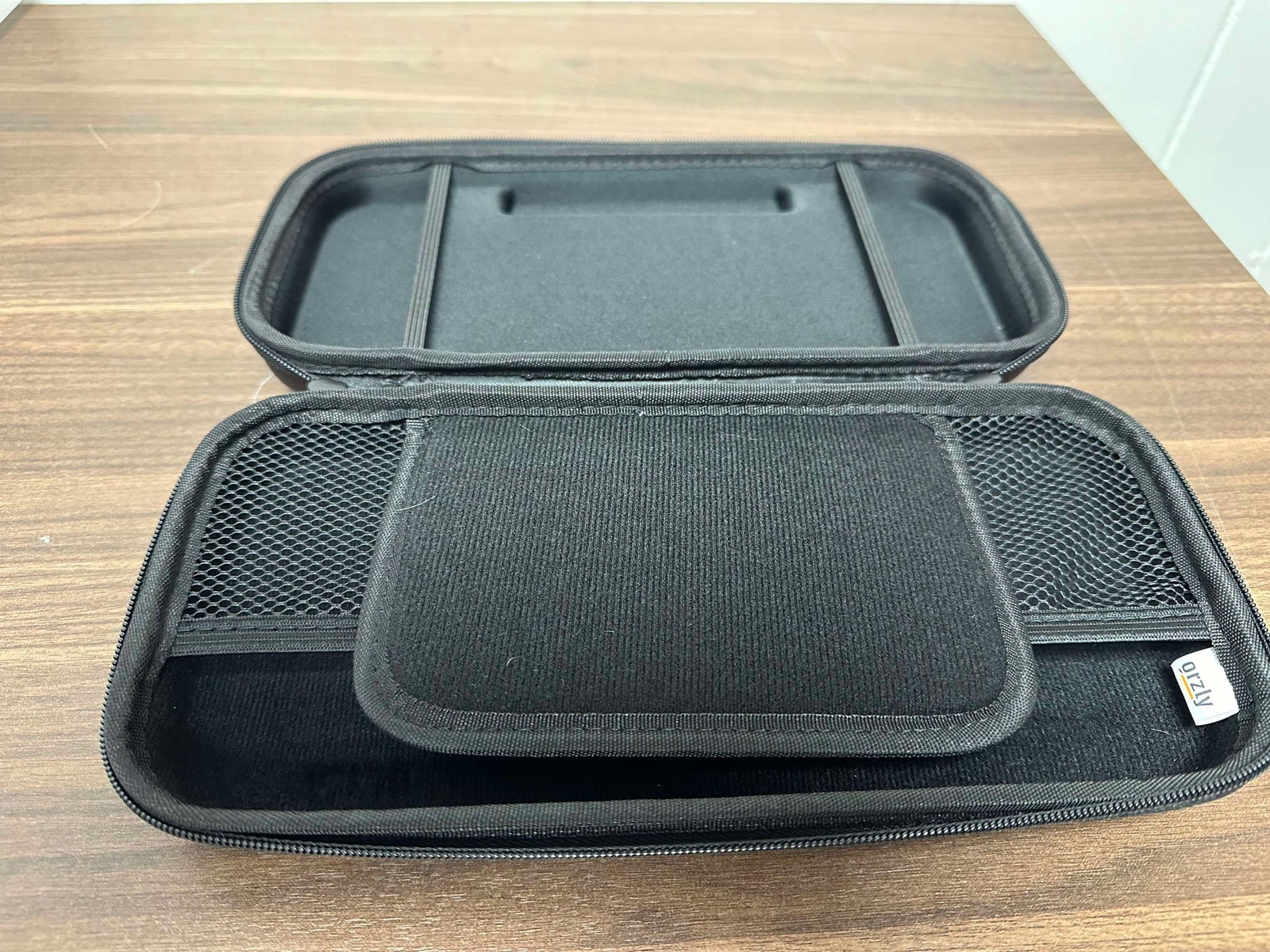 Rubberized Black Carrying Case Holds Console And 8 Game Cartridges For 6E