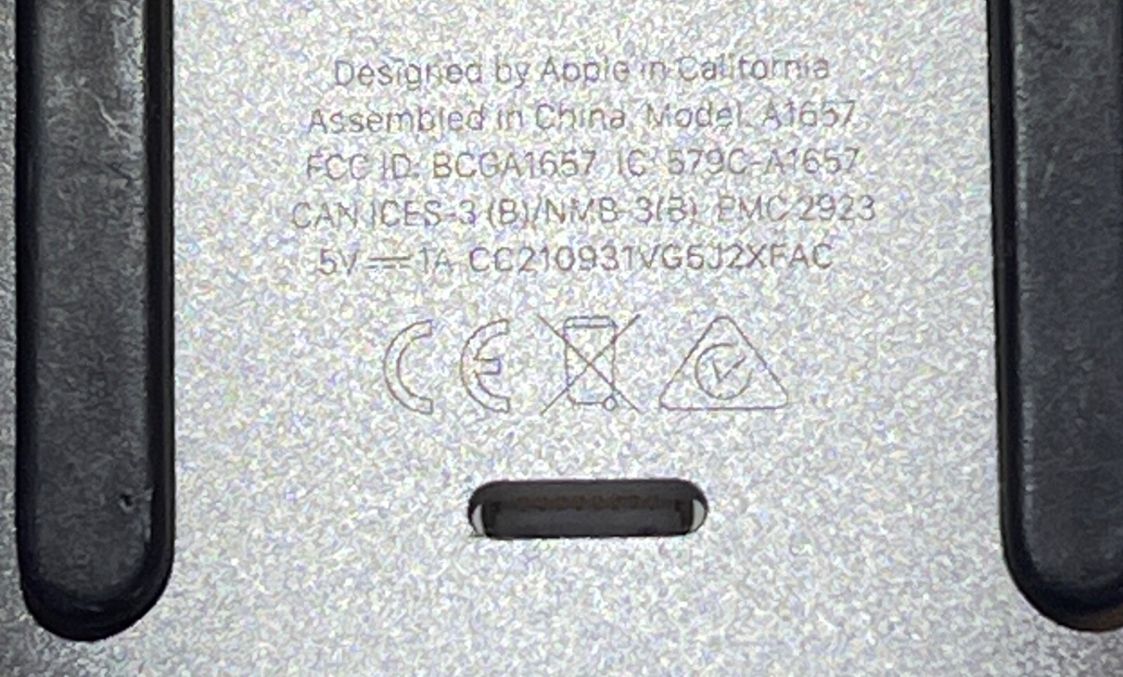 Apple A1657 Magic Mouse 2 Wireless Mouse - Silver (MLA02LL/A) Works Perfect!