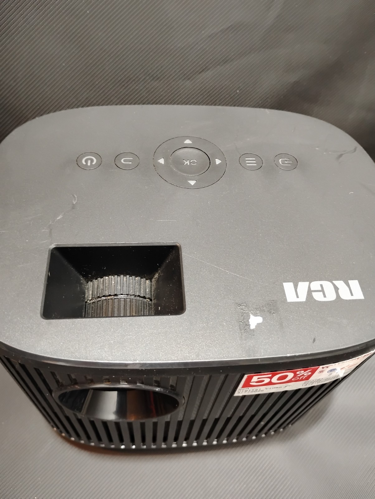 RCA RPJ185 Projector with charger
