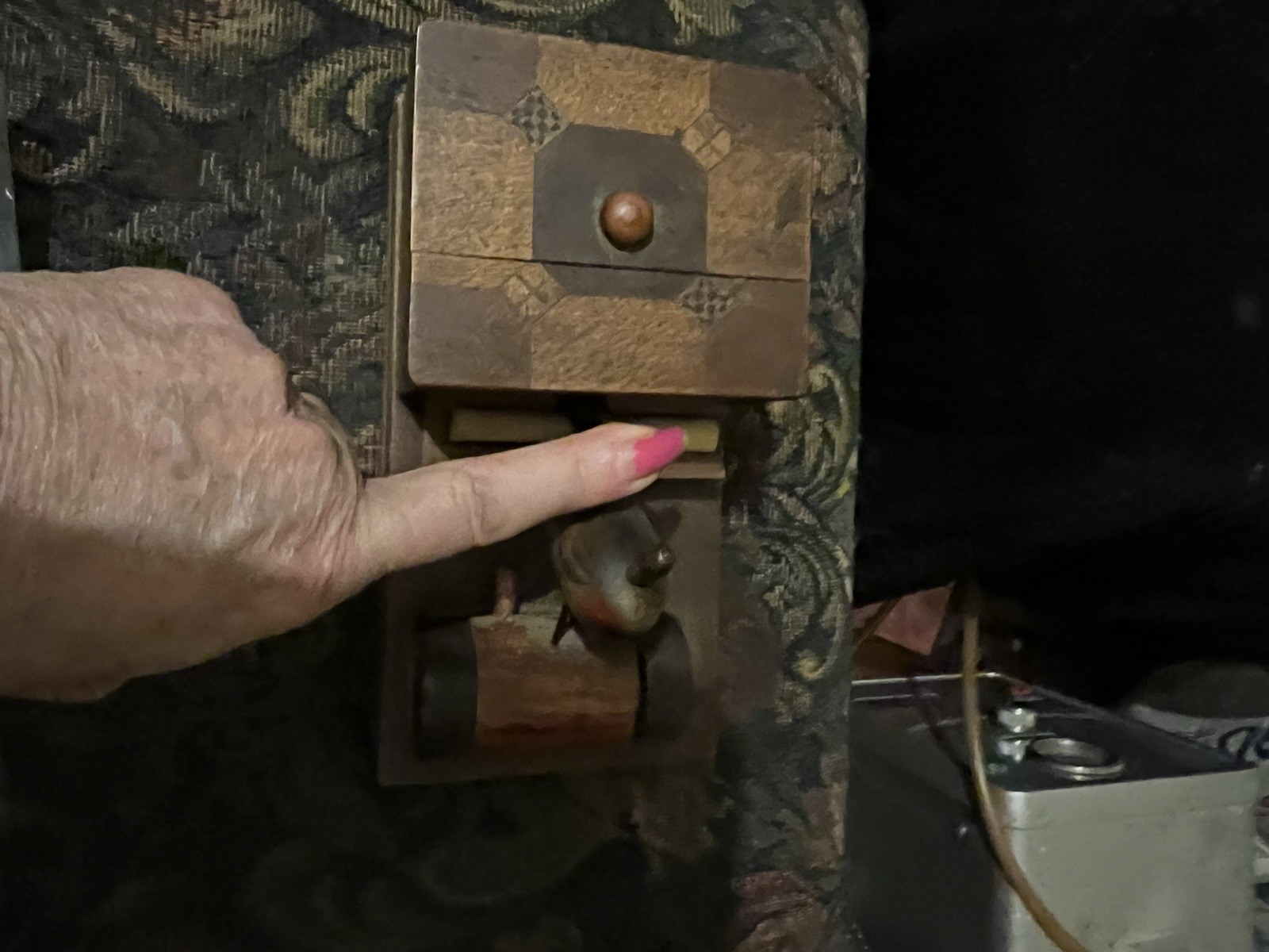 old cigarette machine