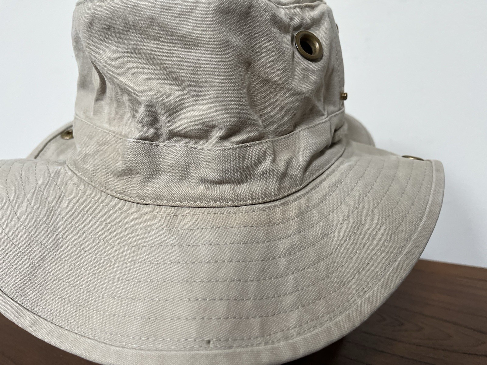 TILLEY HAT Size 7 1/2 Beige Hiking Walking Outdoors Pre-owned